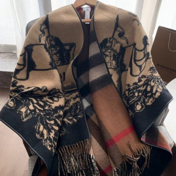 Burberry Reversible Stylish Tan and Black Women's Shawl - Picture 6 of 8